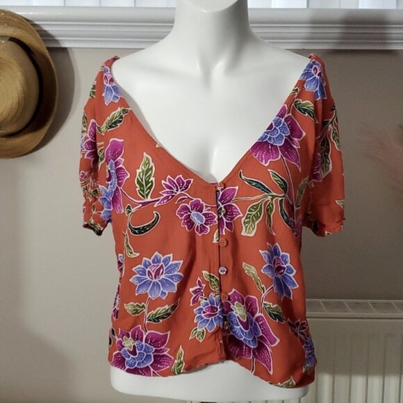 Hawaiian Floral Resprtwear Orange Button Down Semi Crop Top - Picture 1 of 6